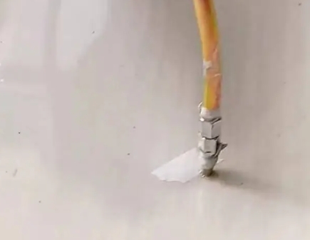 北流瓷砖空鼓维修公司专业解答在瓷砖铺贴过程中，如果使用的砂料过粗（如全部使用了粗砂），可能会导致以下问题